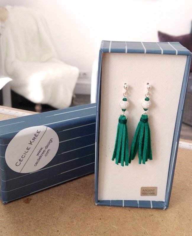 Boucles d’oreilles Pompon bijoux boucles oreilles cuir pendante longue couleur vert émeraude perle cristal