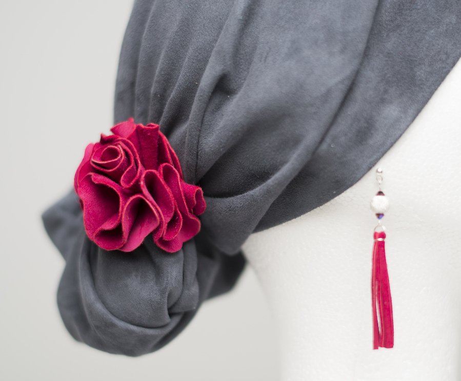 Scarflett® le cuir chevelure – Boucles d’oreille en cuir foulard cuir doux alopécie cancer - couleur gris perle - boucle oreille pendante longue rouge bourgogne
